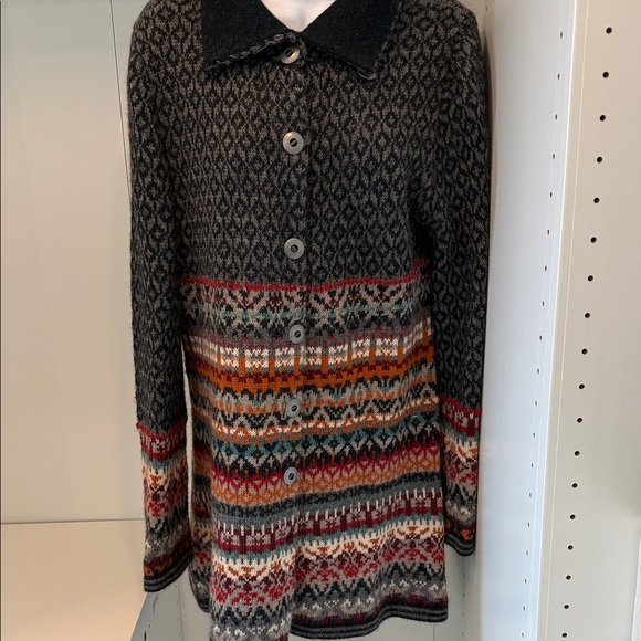 Patterned Button-Up Cardigan - Picture 2 of 6